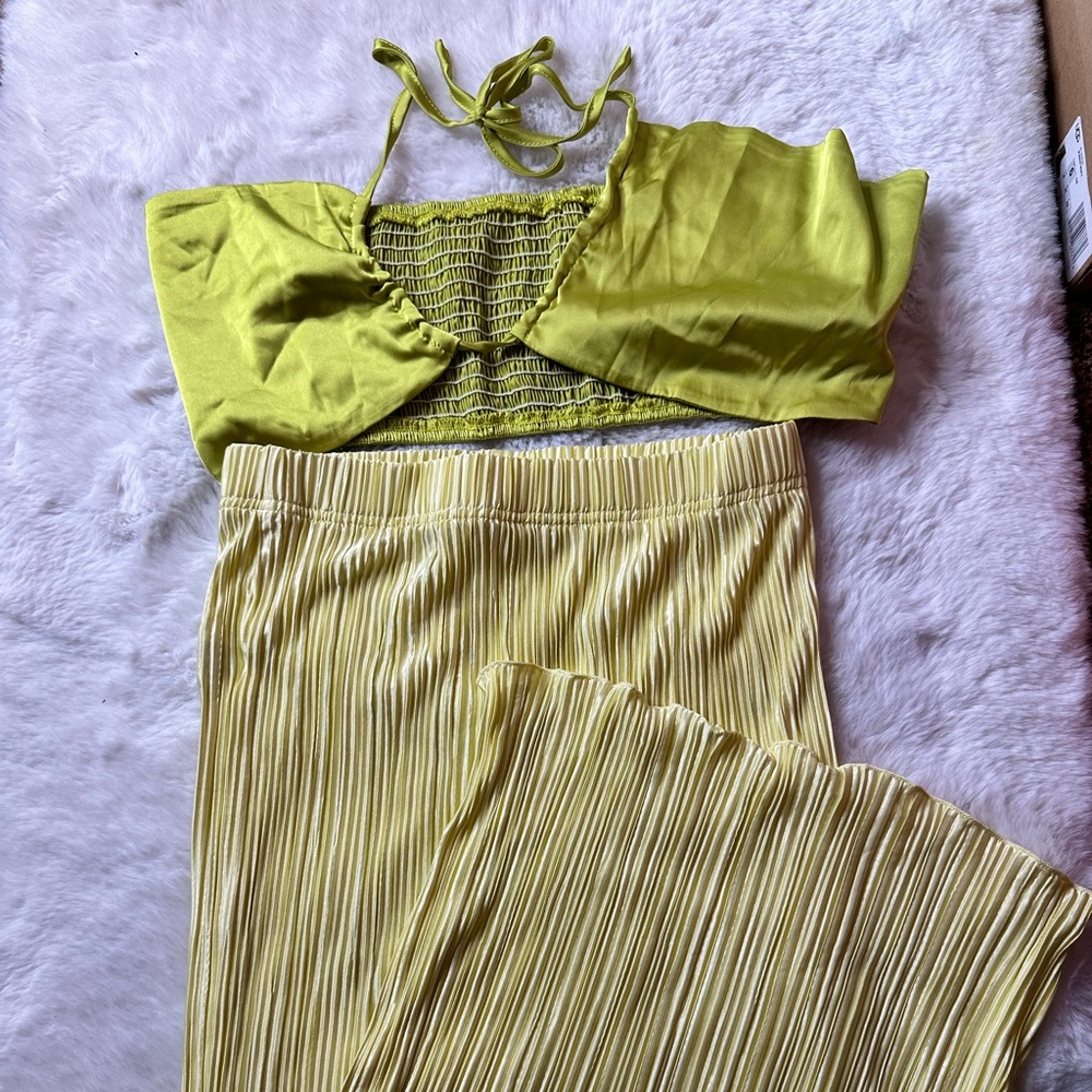 SHEIN SXY Shirred Back Drawstring Ruched Front Crop Tube Top & Plisse Skirt Set